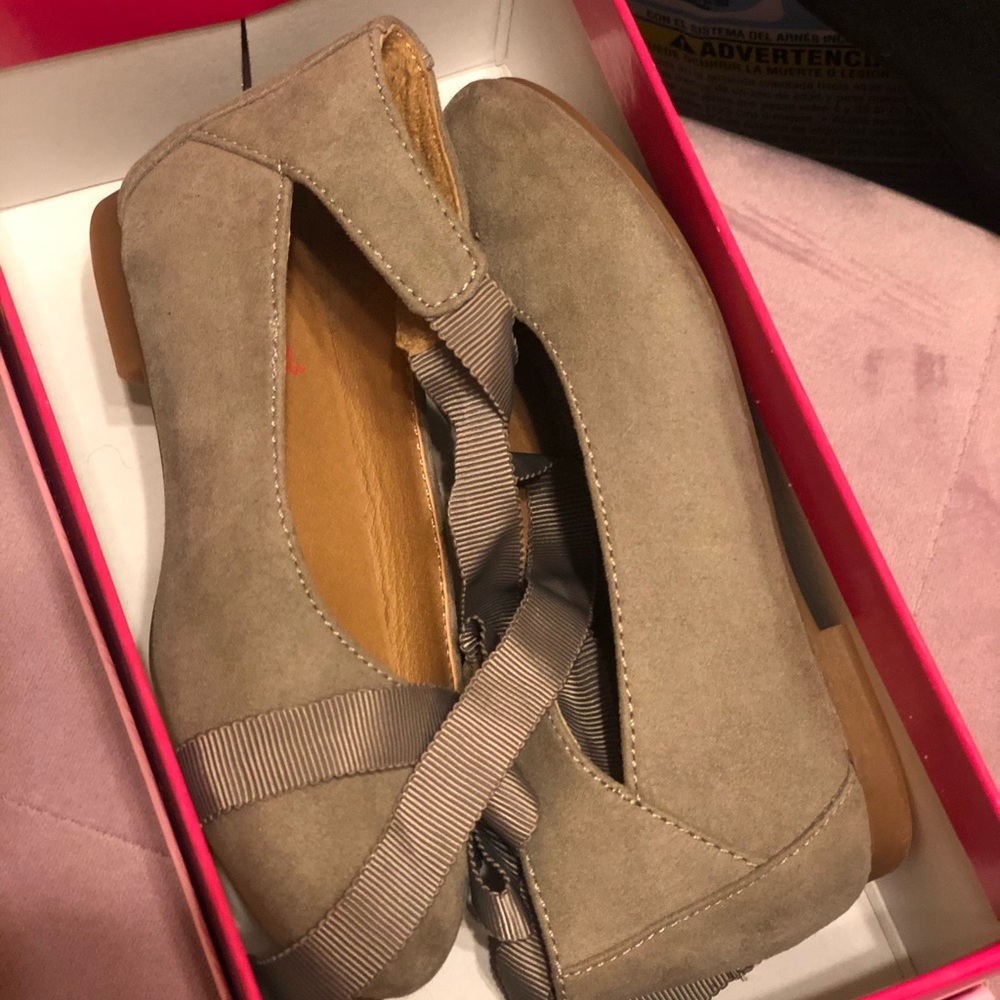 Gianni Bini Cute Toddler girl shoe, Grey, Size 8